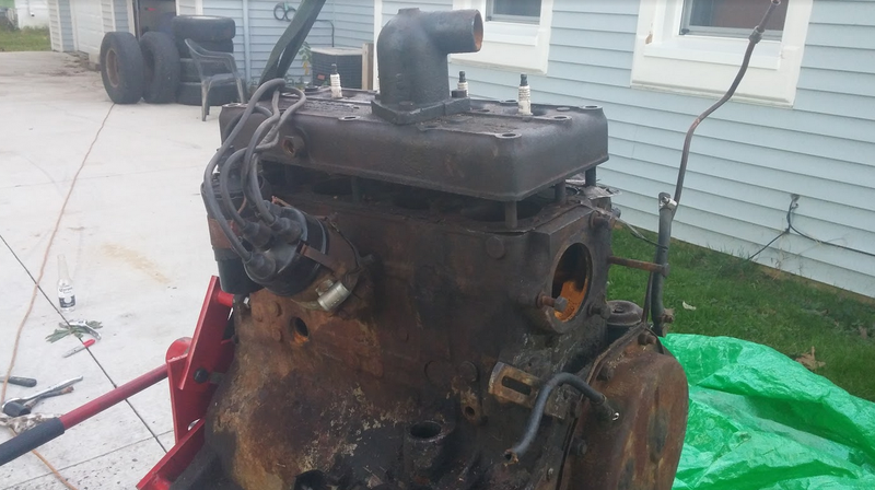 Illustration for article titled Here's What The Inside Of A Neglected World War II Jeep Engine Looks Like
